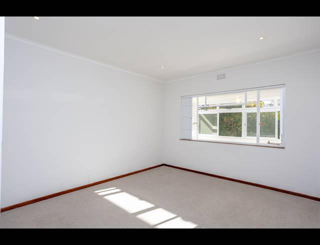 2 BEDROOM APARTMENT TO LET IN NEWLANDS